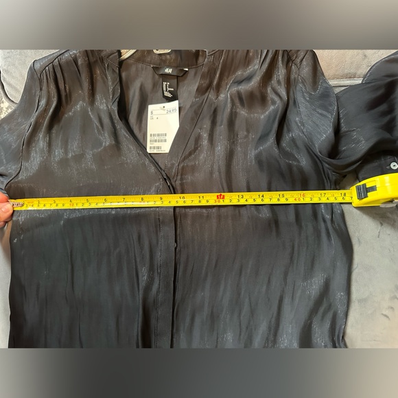 H&M SHIMMER BLACK LOW HIGH BLOUSE LONG SLEEVE SHINY - Picture 5 of 7
